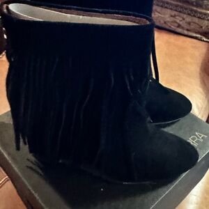 Koolaburra Zarin Black Suede Platform Boots. Size 9. Never worn.